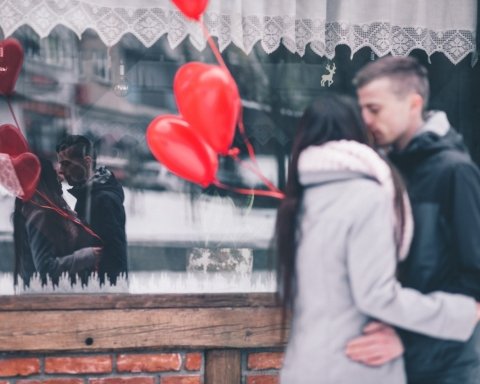 How to Know if Someone Likes You - Daily Mirror