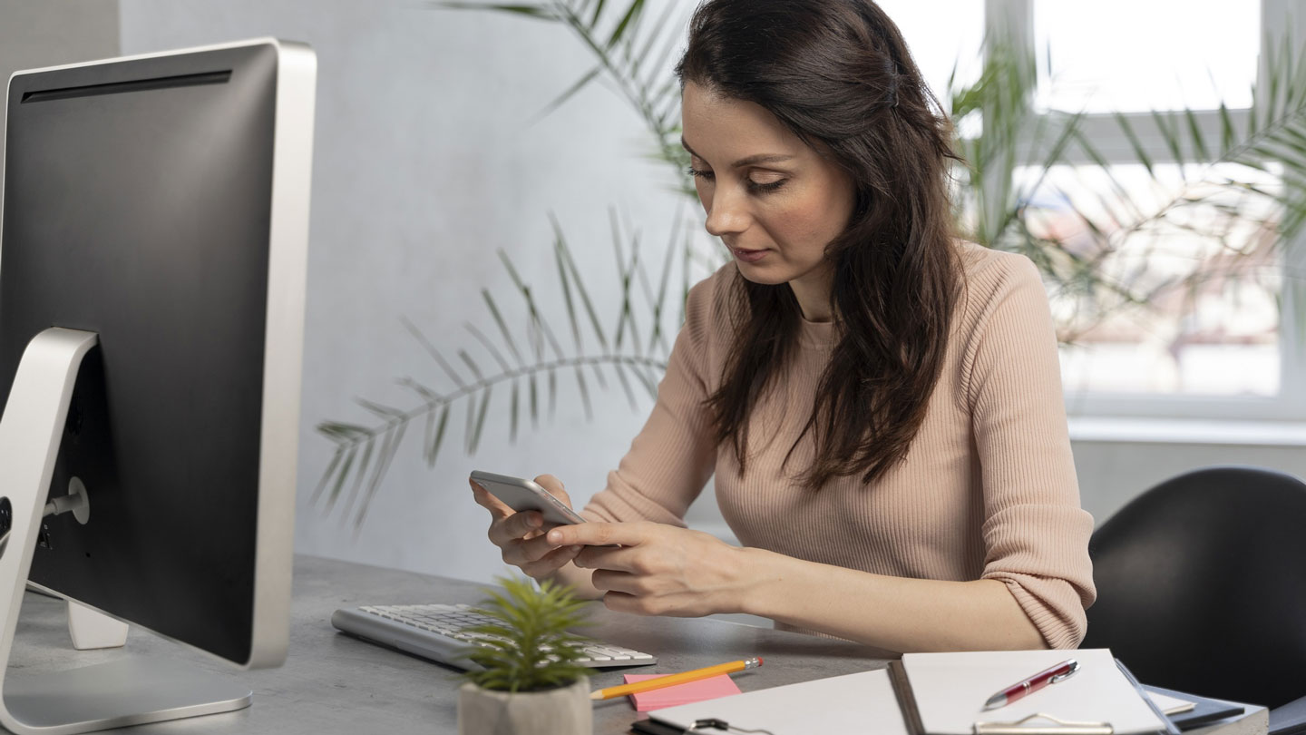 Balancing-Work-And-Travel-–-Strategies-For-A-Successful-Mobile-Office-on-dailymirror (1)